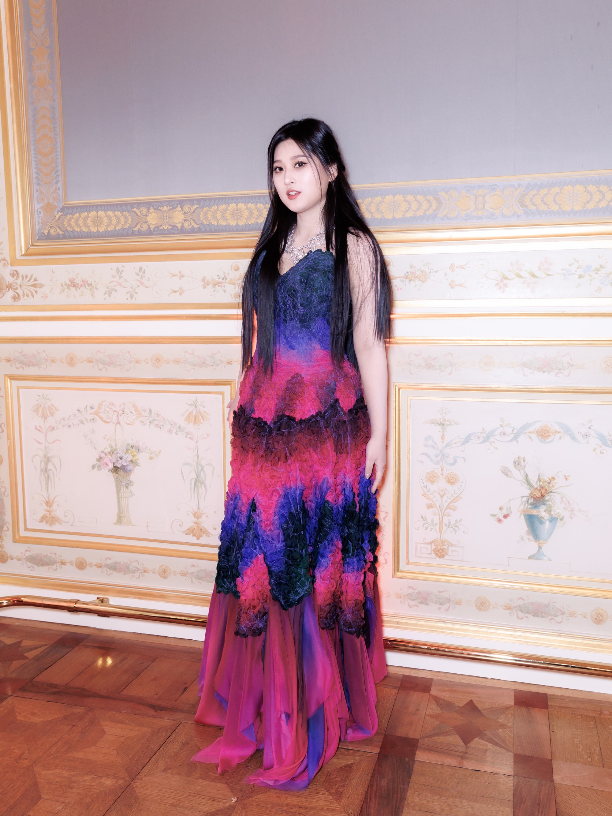 Thiên kim xứ Trung tại Le Bal 2023 "gây sốt" MXH: Diện toàn đồ Haute Couture, nhìn sang gia thế mới thực sự choáng - Ảnh 12.