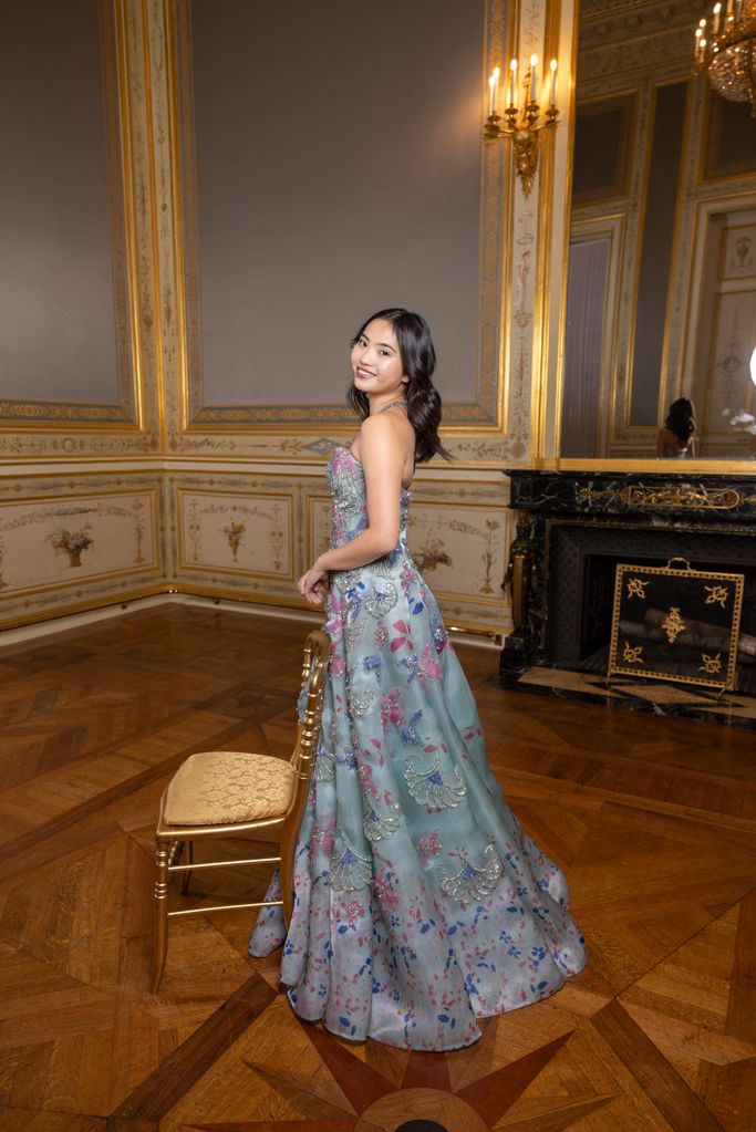Thiên kim xứ Trung tại Le Bal 2023 "gây sốt" MXH: Diện toàn đồ Haute Couture, nhìn sang gia thế mới thực sự choáng - Ảnh 7.