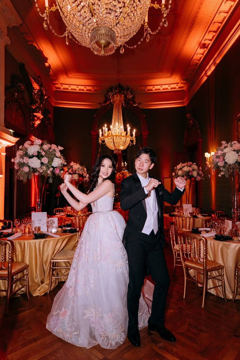 Thiên kim xứ Trung tại Le Bal 2023 "gây sốt" MXH: Diện toàn đồ Haute Couture, nhìn sang gia thế mới thực sự choáng - Ảnh 6.