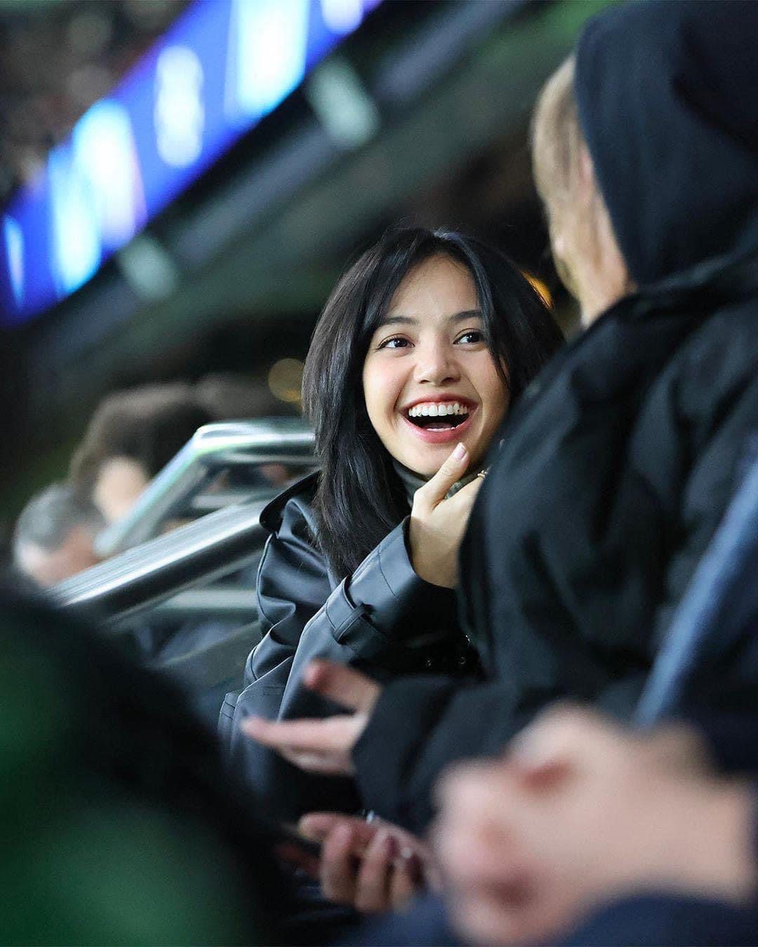 Ống kính Getty Images không dìm nổi Lisa, ảnh chụp vội cũng thành khoảnh khắc viral vì quá xinh- Ảnh 7.