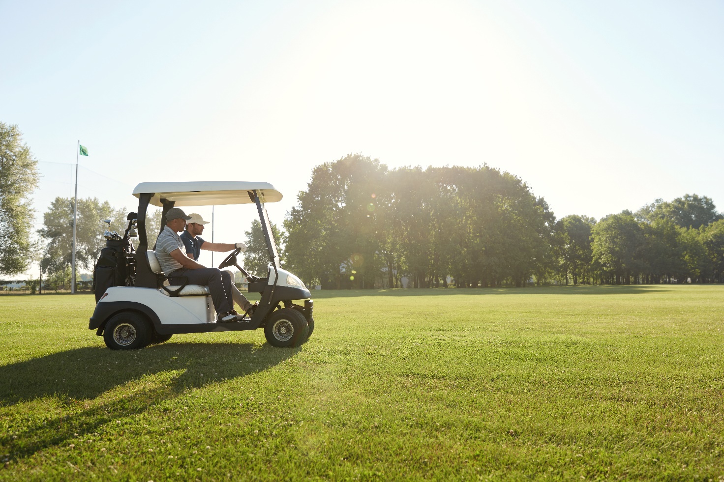 Thùy Tiên giải thích lý do các golfer nữ chuyển sang dùng xe máy trên sân golf- Ảnh 1.