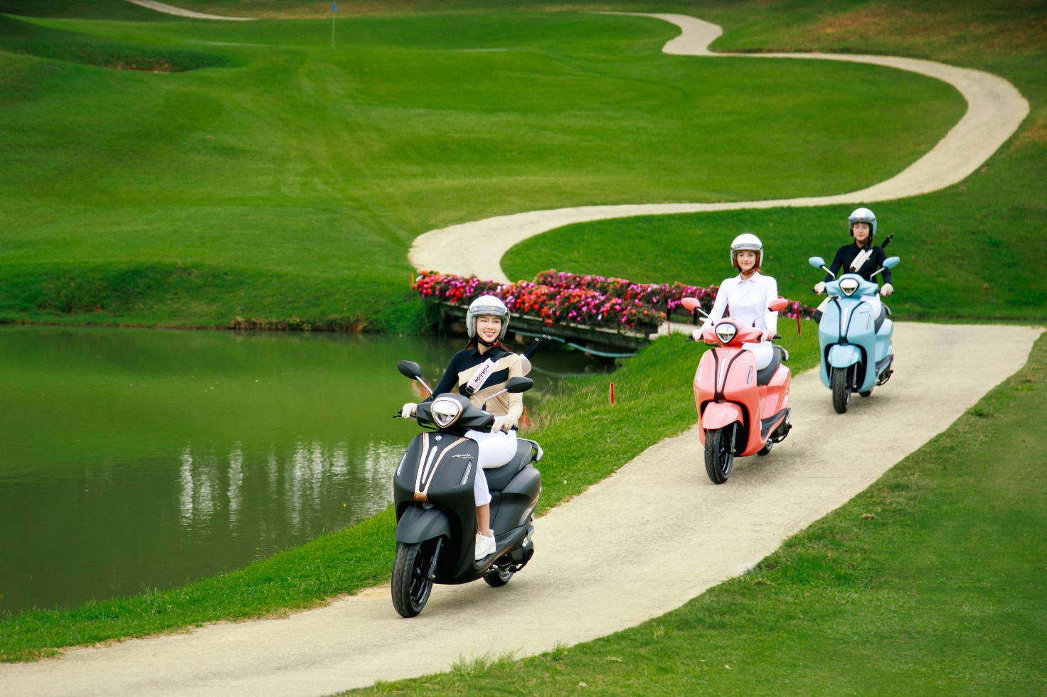 Thùy Tiên giải thích lý do các golfer nữ chuyển sang dùng xe máy trên sân golf- Ảnh 6.