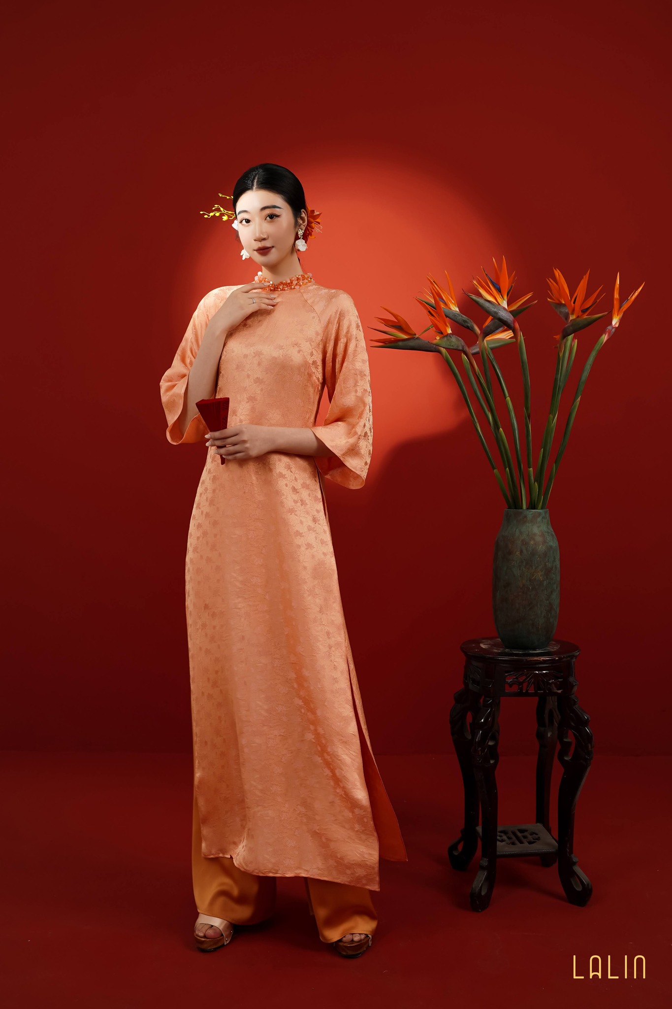 Với ngân sách 750.000 - 2 triệu VNĐ, tôi đã ngắm được 8 local brand bán áo dài siêu xinh để diện Tết này- Ảnh 40.