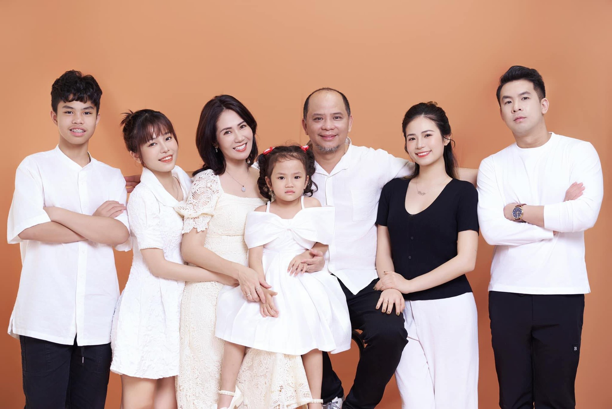 Mỹ nhân màn ảnh được phong NSƯT ở tuổi 50: Suýt ly hôn chồng nổi tiếng, U50 tuổi vẫn sinh con thứ 4- Ảnh 5.
