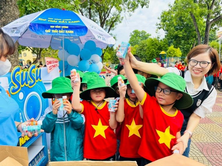 Susu & Hero đồng hành cùng trẻ em toàn quốc trong chương trình "Nạp năng lượng – Giữ Trái Đất xanh"- Ảnh 2. Susu & Hero đồng hành cùng trẻ em toàn quốc trong chương trình "Nạp năng lượng – Giữ Trái Đất xanh"- Ảnh 2.