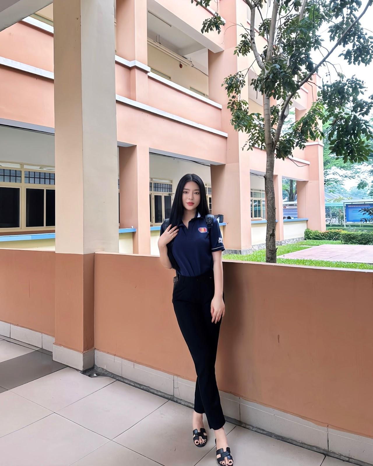 Nữ sinh Nhân văn Võ Nguyễn Mỹ Uyên chia sẻ về nghề người mẫu ảnh- Ảnh 1. Nữ sinh Nhân văn Võ Nguyễn Mỹ Uyên chia sẻ về nghề người mẫu ảnh- Ảnh 1.