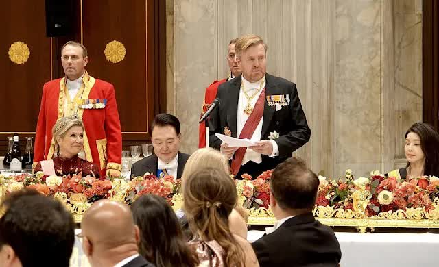 Hoàng gia châu Âu mở quốc yến tiếp vợ chồng Tổng thống Hàn Quốc, phu nhân Kim Keon-hee và Hoàng hậu Máxima gây chú ý- Ảnh 6.