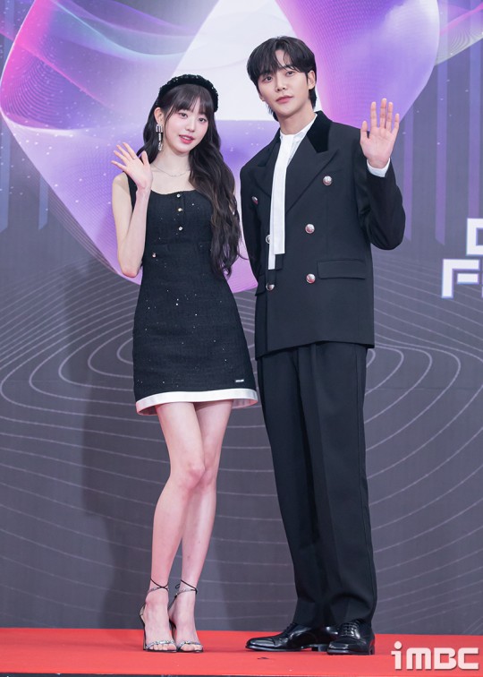 Thảm đỏ nhạc hội KBS: NingNing (aespa) hở bạo át cả Karina - Jang Won Young, Sunmi khoe chân nuột nà giữa "rừng" idol Gen4- Ảnh 9.