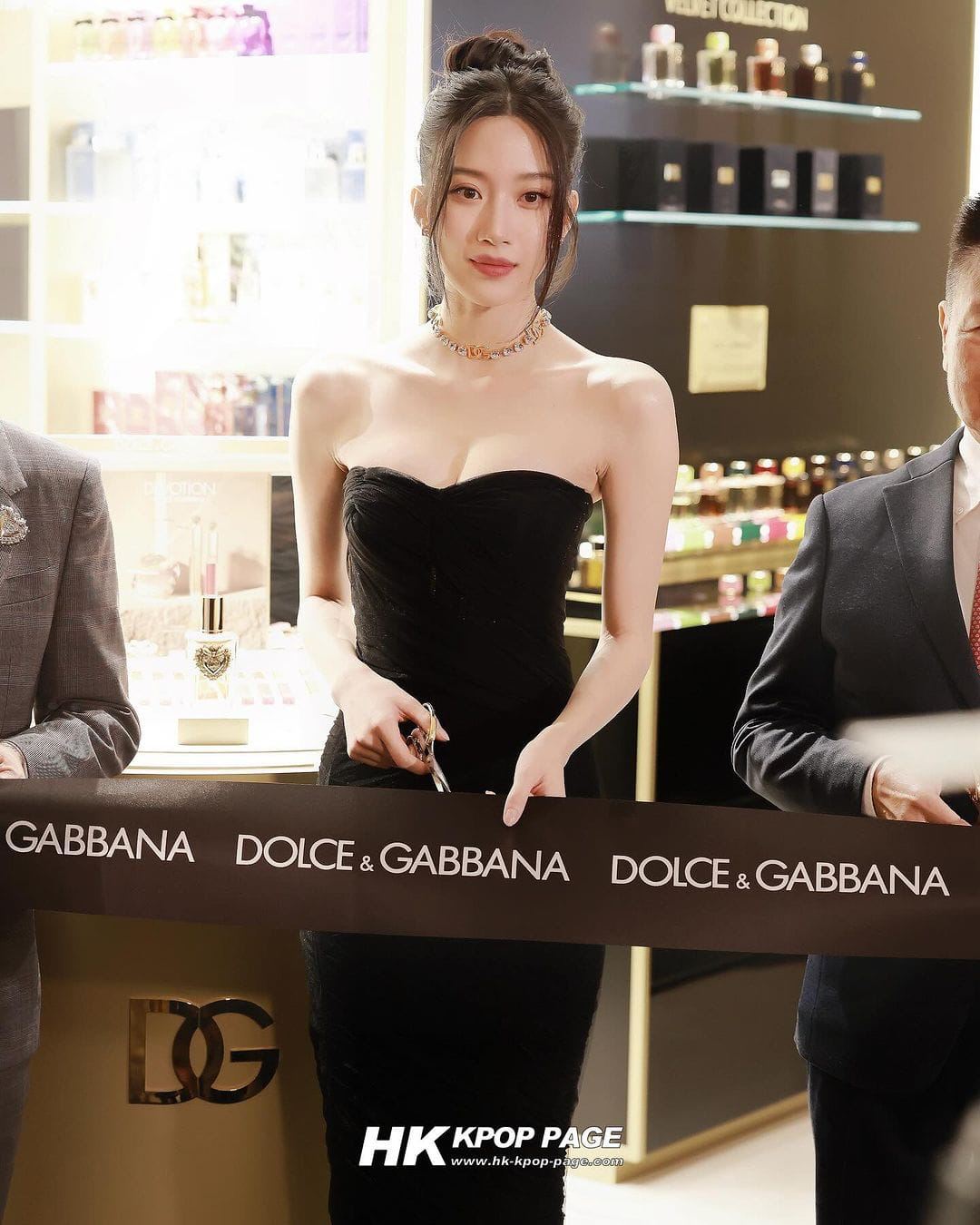 Moon Ga Young lại thành tâm điểm cõi mạng với body siêu "cháy" tại sự kiện Dolce & Gabbana- Ảnh 4.