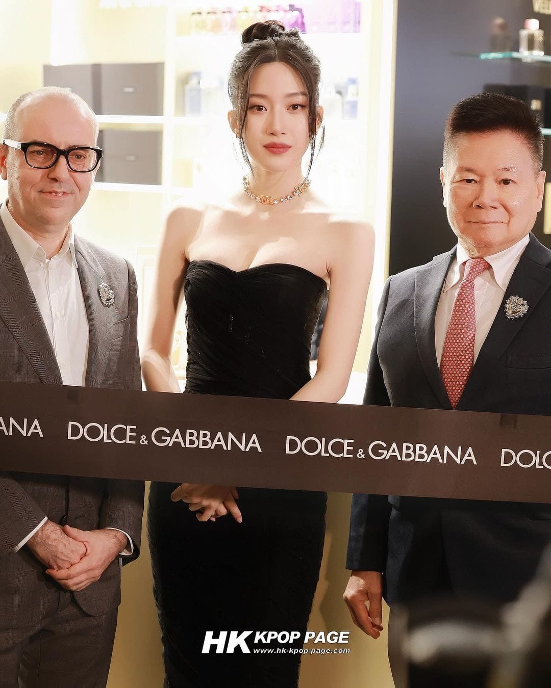 Moon Ga Young lại thành tâm điểm cõi mạng với body siêu "cháy" tại sự kiện Dolce & Gabbana- Ảnh 3.