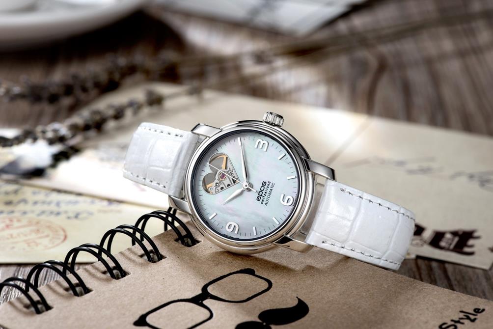Happy Holidays - Happy Shopping với chương trình giảm giá sốc tới 40% tại Đăng Quang Watch- Ảnh 2.