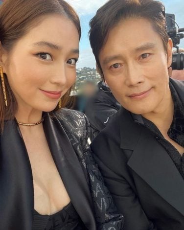 Lee Byung Hun và Lee Min Jung đón con thứ 2 chào đời, tài tử quyền lực kề cận chăm sóc vợ mới sinh- Ảnh 1.
