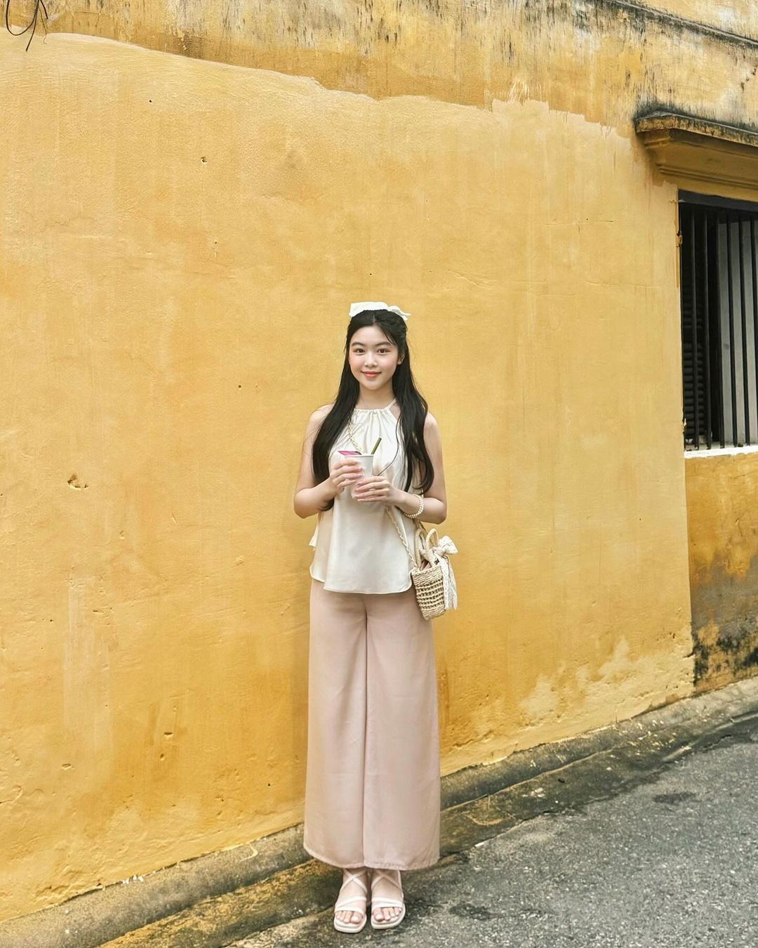Lọ Lem nhà MC Quyền Linh khoe "sương sương" bộ ảnh du lịch cùng em gái, lại được khen đẹp như chụp tạp chí- Ảnh 4.