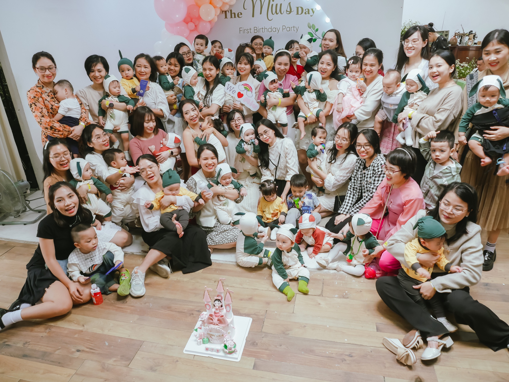 Hot TikToker là admin cộng đồng mẹ bé nổi tiếng tại Việt Nam tổ chức sinh nhật "siêu to khổng lồ" cho con gái yêu- Ảnh 8. Hot TikToker là admin cộng đồng mẹ bé nổi tiếng tại Việt Nam tổ chức sinh nhật "siêu to khổng lồ" cho con gái yêu- Ảnh 8.