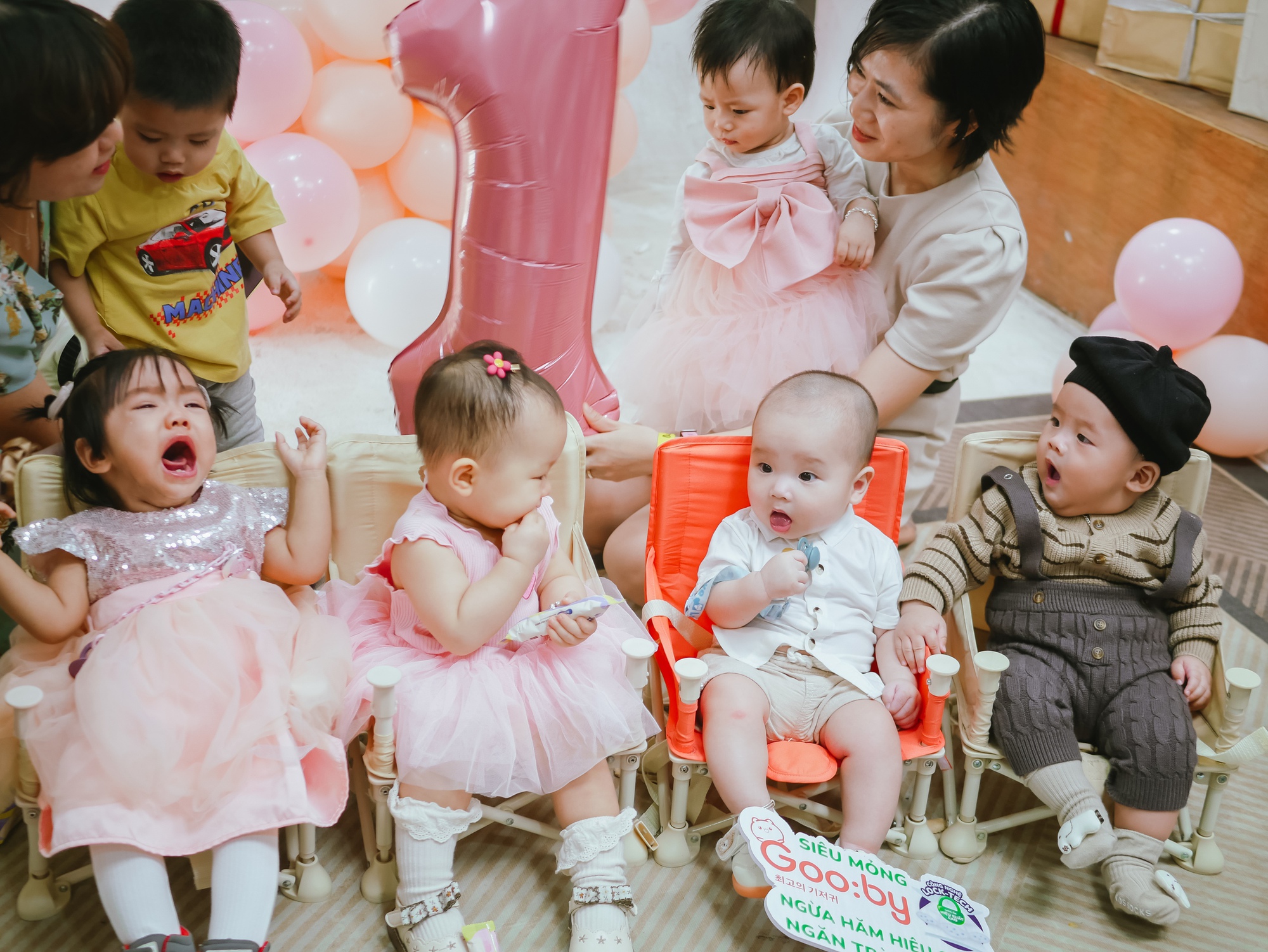 Hot TikToker là admin cộng đồng mẹ bé nổi tiếng tại Việt Nam tổ chức sinh nhật "siêu to khổng lồ" cho con gái yêu- Ảnh 9. Hot TikToker là admin cộng đồng mẹ bé nổi tiếng tại Việt Nam tổ chức sinh nhật "siêu to khổng lồ" cho con gái yêu- Ảnh 9.