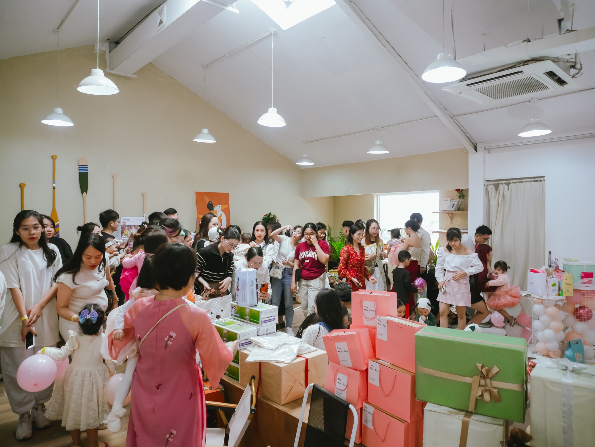 Hot TikToker là admin cộng đồng mẹ bé nổi tiếng tại Việt Nam tổ chức sinh nhật "siêu to khổng lồ" cho con gái yêu- Ảnh 4. Hot TikToker là admin cộng đồng mẹ bé nổi tiếng tại Việt Nam tổ chức sinh nhật "siêu to khổng lồ" cho con gái yêu- Ảnh 4.