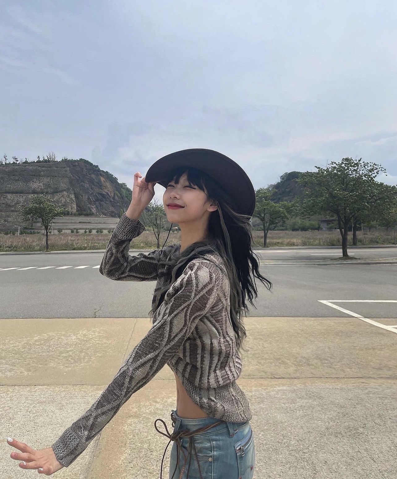 Nữ dancer "gây lú" vì khoảnh khắc như chị em ruột với Karina, nhan sắc ngoài đời ra sao?- Ảnh 12.