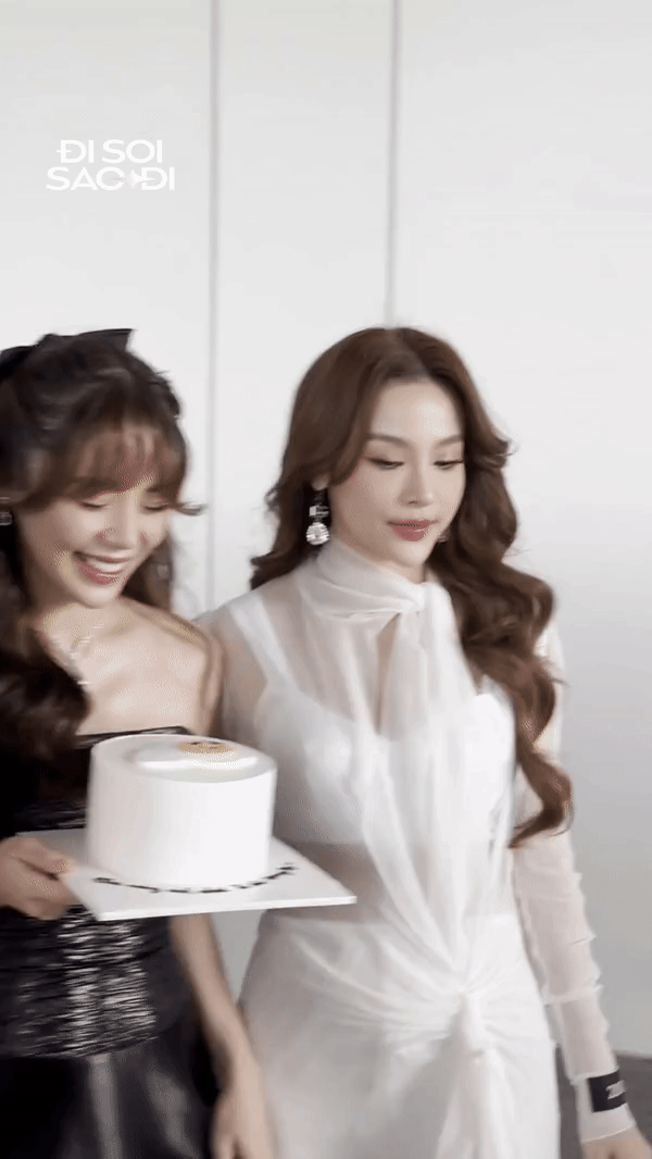 Cam thường bất bại năm 2023: Huyền Baby được “tháo phong ấn” nhan sắc, Lọ Lem - Hạt Dẻ cứ xuất hiện là gây sốt- Ảnh 8.