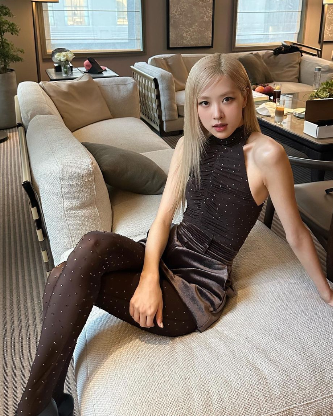 Kiểu tóc được idol Hàn mê mẩn suốt năm 2023 gọi tên tóc mái "lá vừng”: Cứ 10 cô thì tới 8 cô “đu trend”- Ảnh 4. Kiểu tóc được idol Hàn mê mẩn suốt năm 2023 gọi tên tóc mái "lá vừng”: Cứ 10 cô thì tới 8 cô “đu trend”- Ảnh 4.