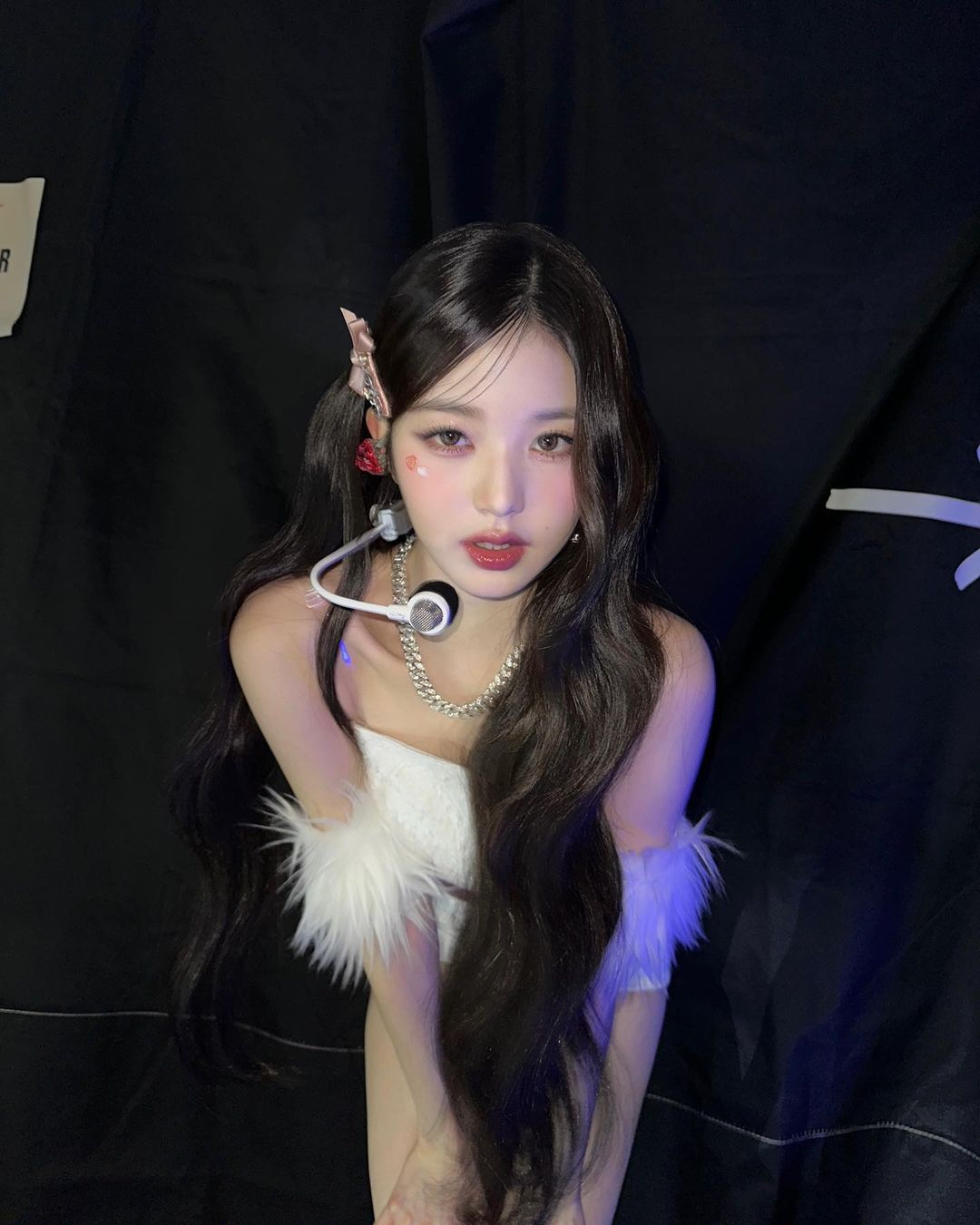 Kiểu tóc được idol Hàn mê mẩn suốt năm 2023 gọi tên tóc mái "lá vừng”: Cứ 10 cô thì tới 8 cô “đu trend”- Ảnh 7. Kiểu tóc được idol Hàn mê mẩn suốt năm 2023 gọi tên tóc mái "lá vừng”: Cứ 10 cô thì tới 8 cô “đu trend”- Ảnh 7.
