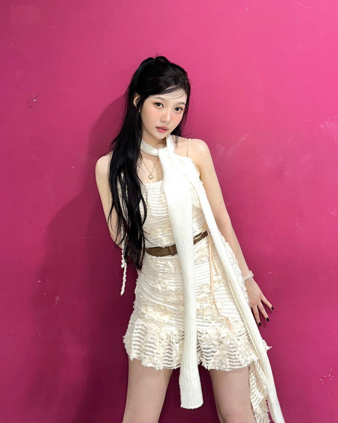 Kiểu tóc được idol Hàn mê mẩn suốt năm 2023 gọi tên tóc mái "lá vừng”: Cứ 10 cô thì tới 8 cô “đu trend”- Ảnh 9. Kiểu tóc được idol Hàn mê mẩn suốt năm 2023 gọi tên tóc mái "lá vừng”: Cứ 10 cô thì tới 8 cô “đu trend”- Ảnh 9.