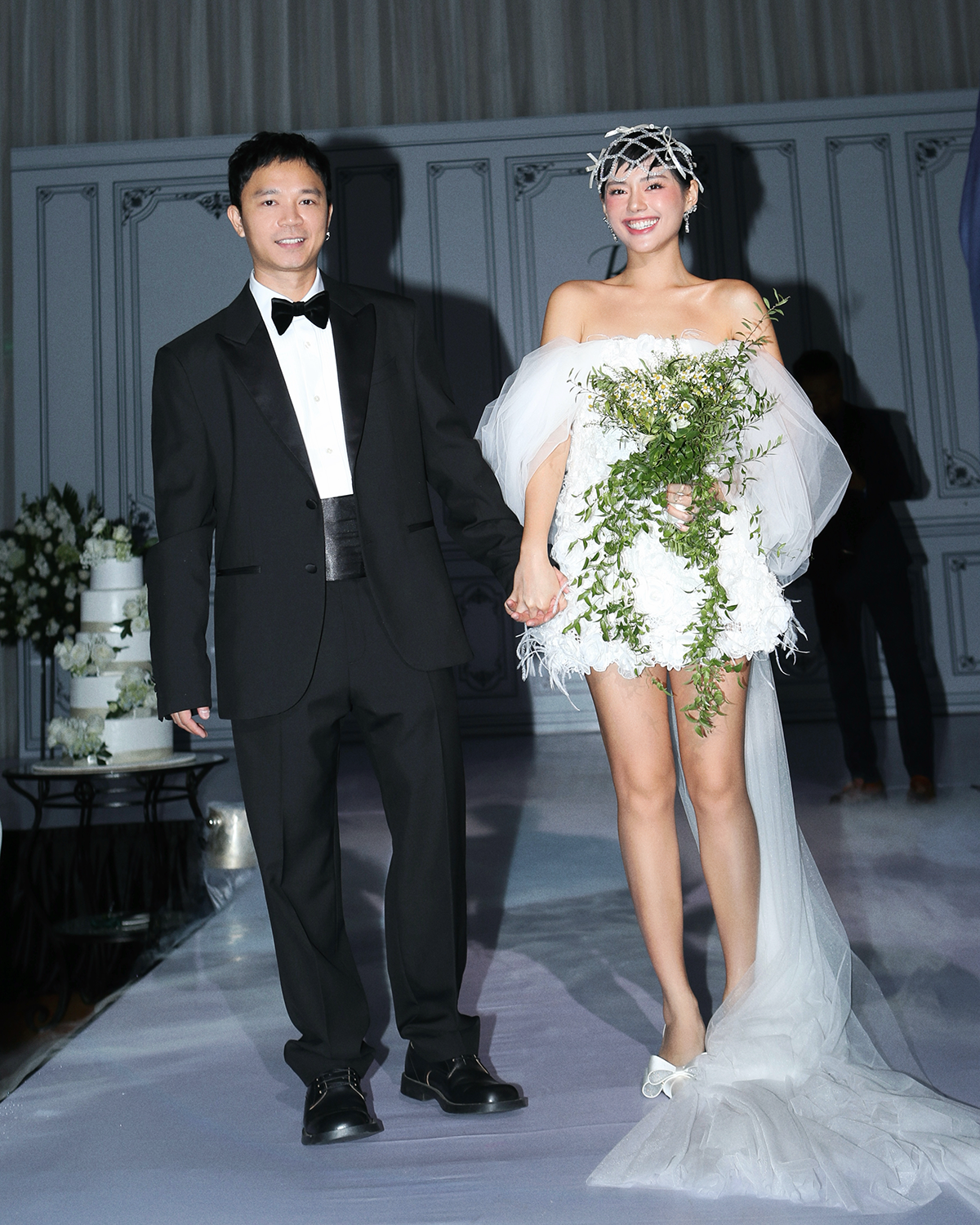 Không chọn váy bồng xoè, Cô Em Trendy Khánh Linh khoe sắc trong bộ váy được thiết kế với tốc độ “chóng mặt”- Ảnh 4.