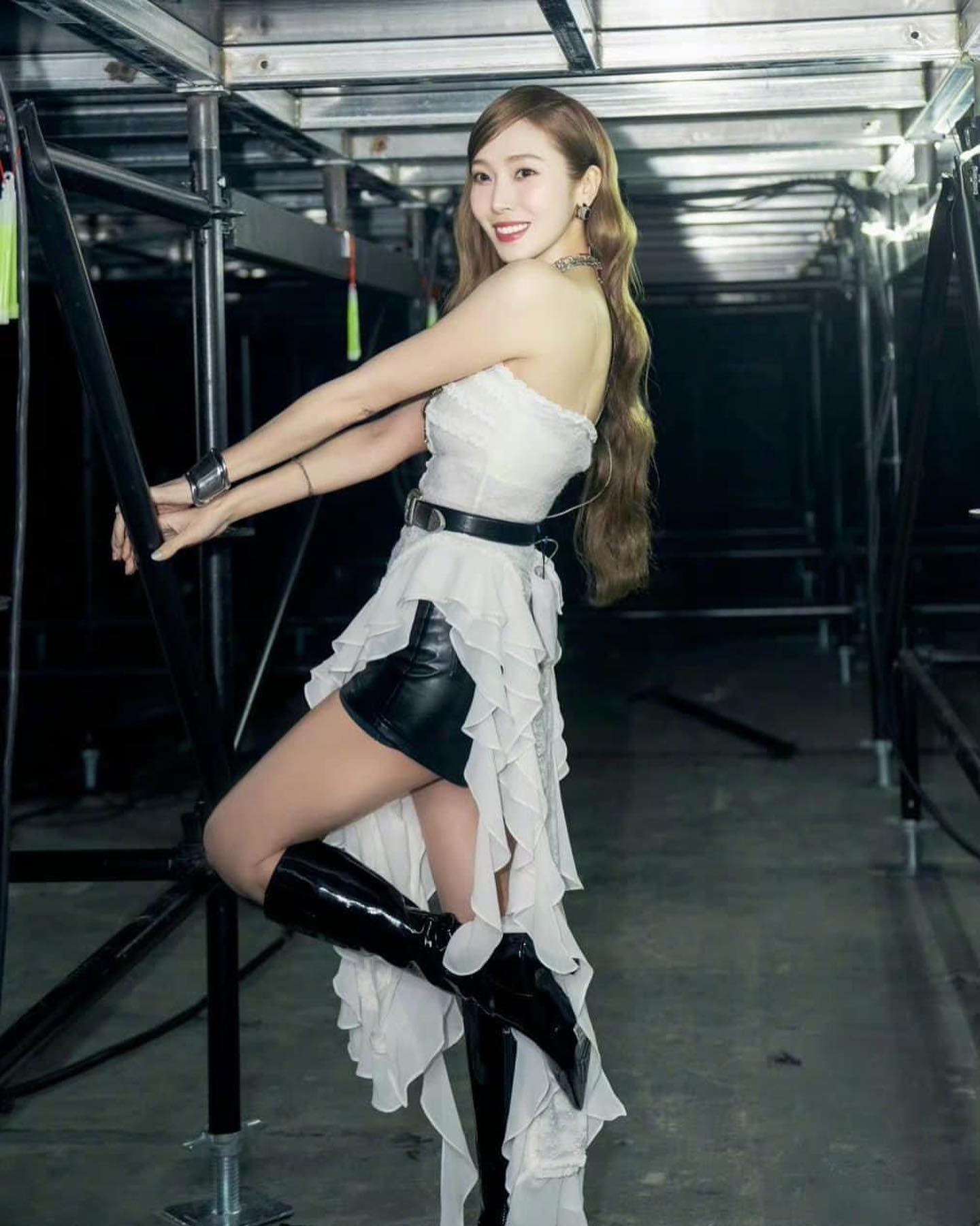 Kiểu tóc được idol Hàn mê mẩn suốt năm 2023 gọi tên tóc mái "lá vừng”: Cứ 10 cô thì tới 8 cô “đu trend”- Ảnh 21. Kiểu tóc được idol Hàn mê mẩn suốt năm 2023 gọi tên tóc mái "lá vừng”: Cứ 10 cô thì tới 8 cô “đu trend”- Ảnh 21.
