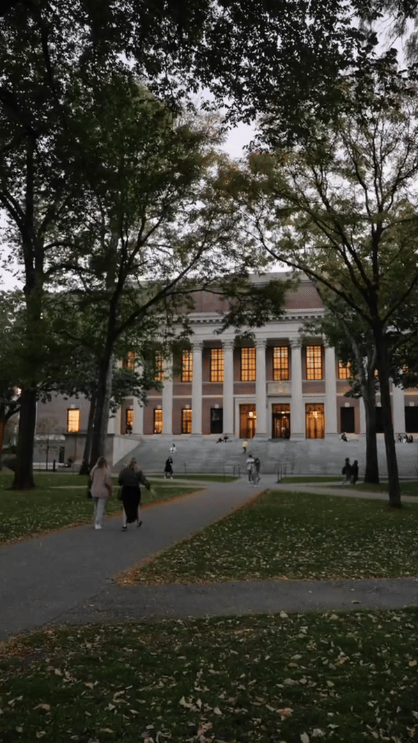 Sinh viên "bóc trần" sự thật bên trong thư viện Harvard lúc nửa đêm: Đừng bao giờ thắc mắc sao trường toàn tỷ phú!- Ảnh 3.