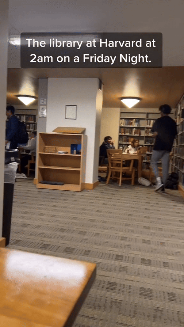 Sinh viên "bóc trần" sự thật bên trong thư viện Harvard lúc nửa đêm: Đừng bao giờ thắc mắc sao trường toàn tỷ phú!- Ảnh 2.