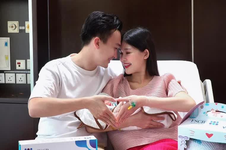 Điểm danh các cậu ấm, cô chiêu "mèo vàng" nhà sao Việt chào đời trong năm 2023- Ảnh 16. Điểm danh các cậu ấm, cô chiêu "mèo vàng" nhà sao Việt chào đời trong năm 2023- Ảnh 16.