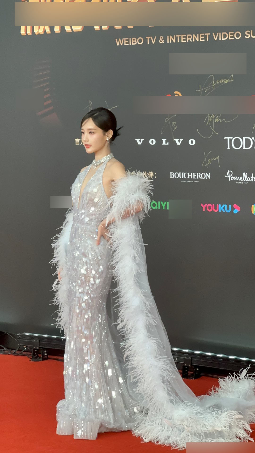 Thảm đỏ Đêm hội Tầm nhìn Weibo 2023: Dàn tiểu Hoa "thi nhau" o ép vòng 1, Lưu Thi Thi liệu có lép vế?- Ảnh 12.