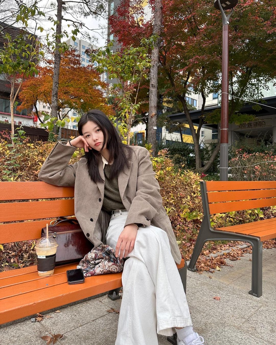 Style đời thường của Kim Yoo Jung: Sành điệu, sang xịn, xứng làm "sách mẫu" mặc đẹp cho các chị em- Ảnh 9. Style đời thường của Kim Yoo Jung: Sành điệu, sang xịn, xứng làm "sách mẫu" mặc đẹp cho các chị em- Ảnh 9.