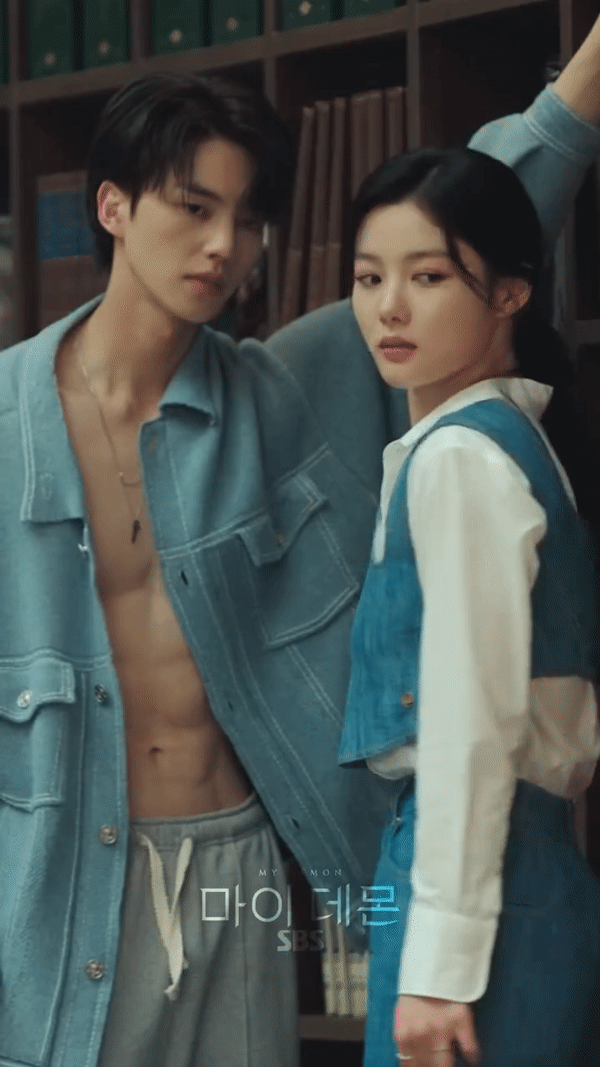 Style đời thường của Kim Yoo Jung: Sành điệu, sang xịn, xứng làm "sách mẫu" mặc đẹp cho các chị em- Ảnh 3. Style đời thường của Kim Yoo Jung: Sành điệu, sang xịn, xứng làm "sách mẫu" mặc đẹp cho các chị em- Ảnh 3.