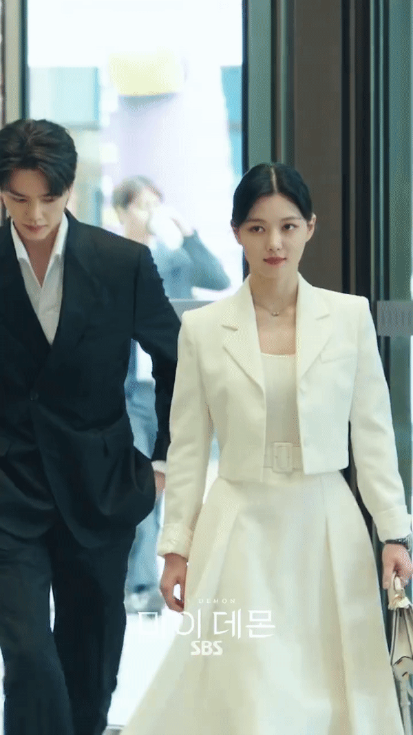 Style đời thường của Kim Yoo Jung: Sành điệu, sang xịn, xứng làm "sách mẫu" mặc đẹp cho các chị em- Ảnh 1. Style đời thường của Kim Yoo Jung: Sành điệu, sang xịn, xứng làm "sách mẫu" mặc đẹp cho các chị em- Ảnh 1.