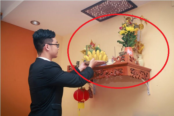 Chuyên gia phong thủy nhắc nhở: Nhà chật hẹp mấy cũng không nên đặt bàn thờ ở 3 vị trí này!- Ảnh 1.