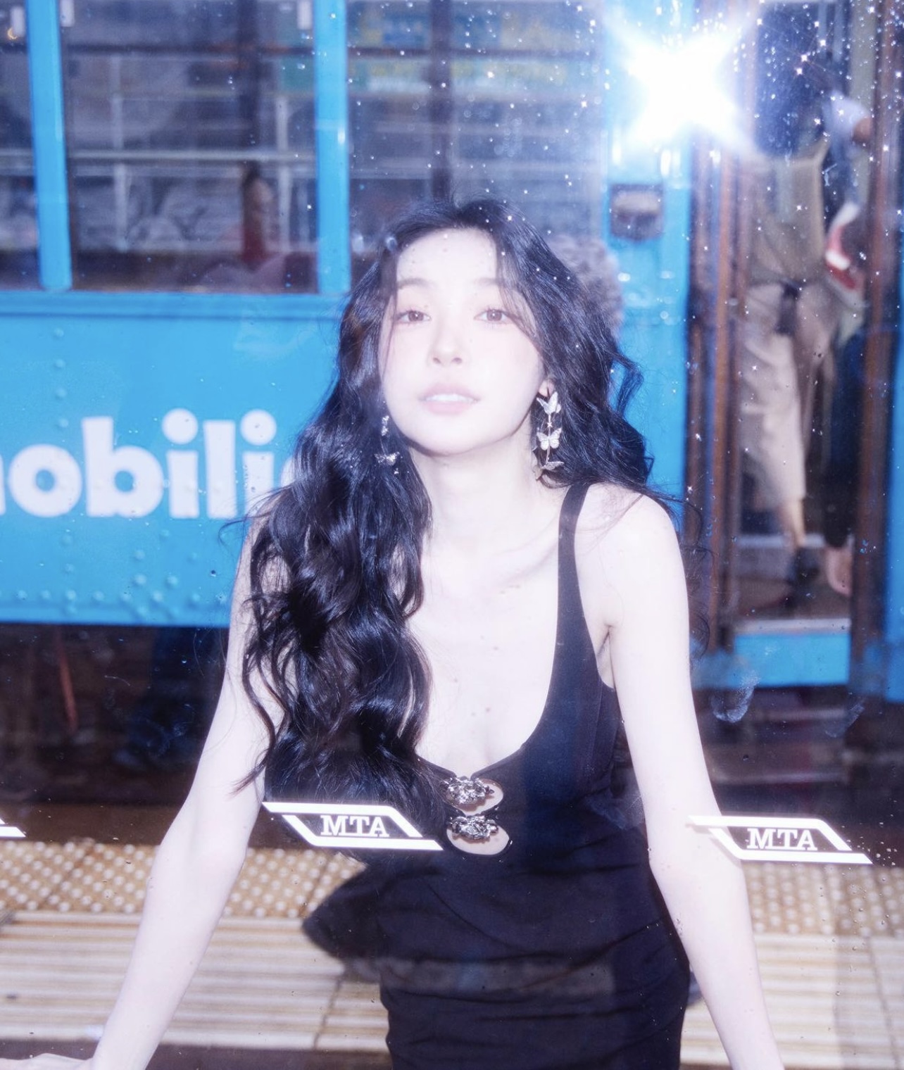 Hot girl Douyin gây thất vọng với nhan sắc thật tại event GQ, diện hẳn đồ Chanel nhưng trông không sang- Ảnh 5. Hot girl Douyin gây thất vọng với nhan sắc thật tại event GQ, diện hẳn đồ Chanel nhưng trông không sang- Ảnh 5.