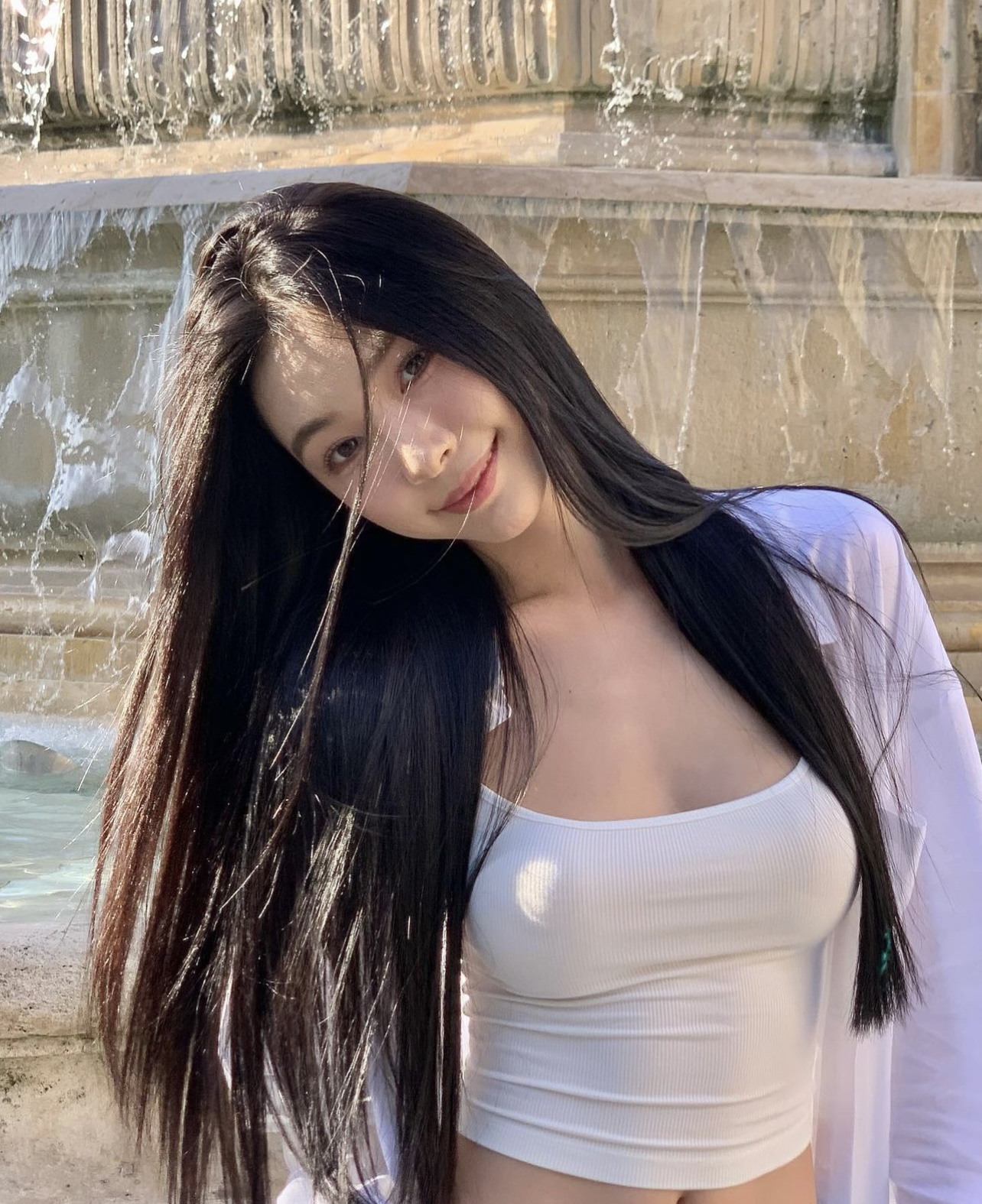 Hot girl Douyin gây thất vọng với nhan sắc thật tại event GQ, diện hẳn đồ Chanel nhưng trông không sang- Ảnh 7. Hot girl Douyin gây thất vọng với nhan sắc thật tại event GQ, diện hẳn đồ Chanel nhưng trông không sang- Ảnh 7.