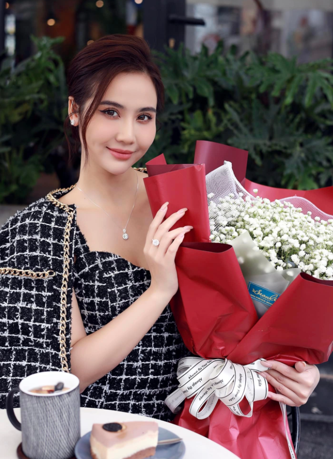 Huyền Lizzie gây xôn xao với động thái sau tin đồn hẹn hò Quân AP