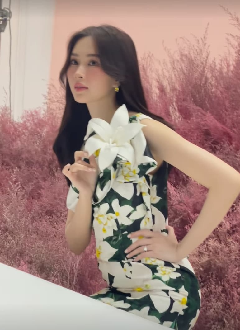 Loạt ảnh Đặng Thu Thảo lọt vào camera thường: Nhan sắc có còn được như thần tiên tỷ tỷ? - Ảnh 3. Loạt ảnh Đặng Thu Thảo lọt vào camera thường: Nhan sắc có còn được như thần tiên tỷ tỷ? - Ảnh 3.