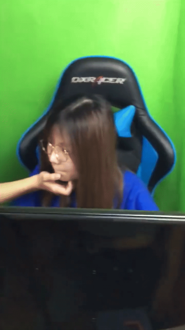 Mẹ một con cosplay y tá lên livestream, cả kênh sóng &quot;bùng nổ&quot; - Ảnh 4.