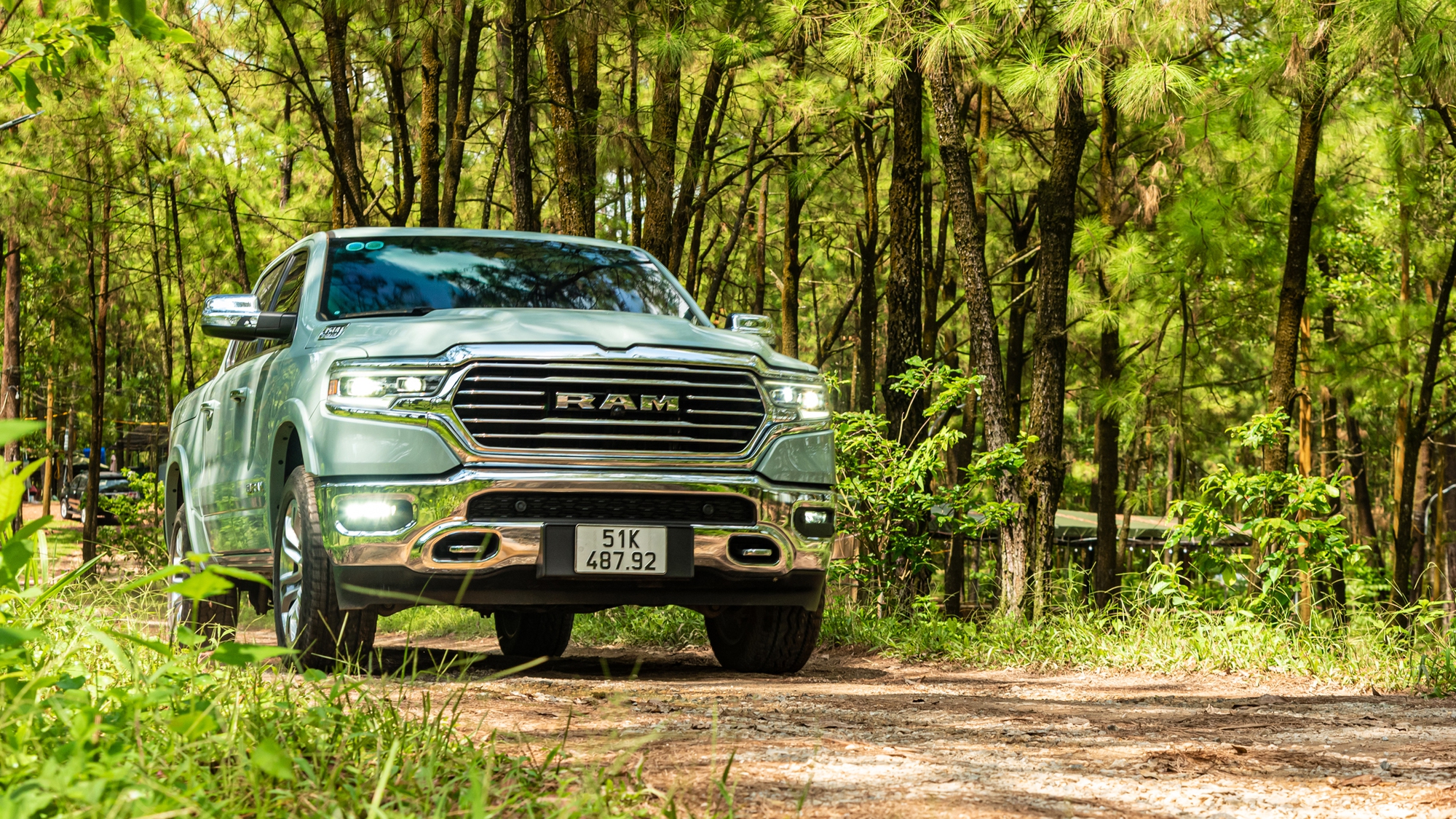 Hơn 150km lên đỉnh Phượng Hoàng bằng Ram 1500 Longhorn: Ngồi bán tải nhưng êm và sướng như trên SUV hạng sang - Ảnh 1.