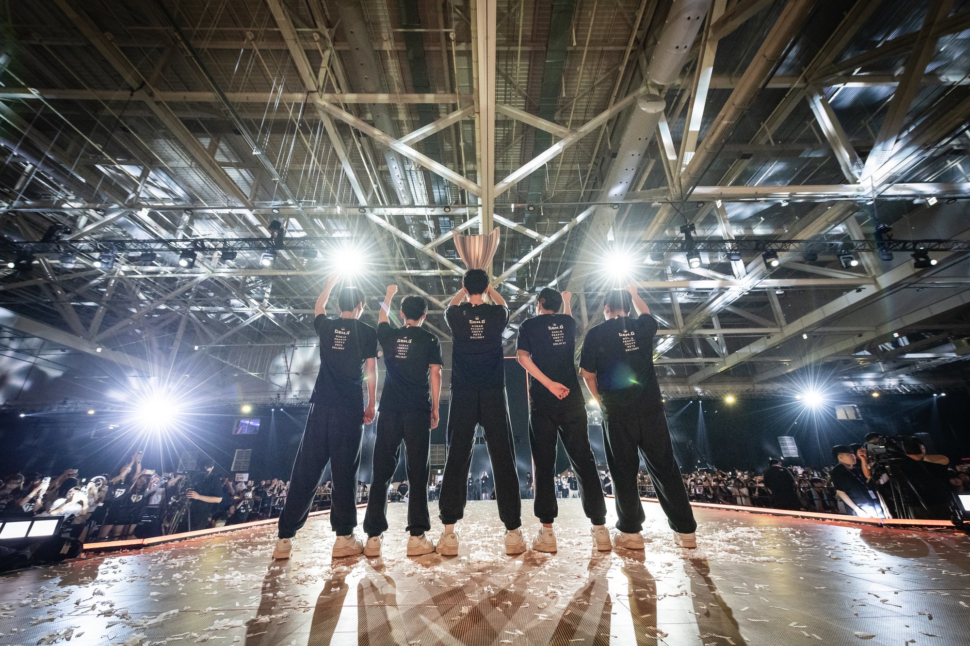 Cộng đồng LPL nhận định Gen.G vô địch và T1 suy yếu khiến LCK không có cơ hội tại CKTG 2023 Cộng đồng LPL nhận định Gen.G vô địch và T1 suy yếu khiến LCK không có cơ hội tại CKTG 2023