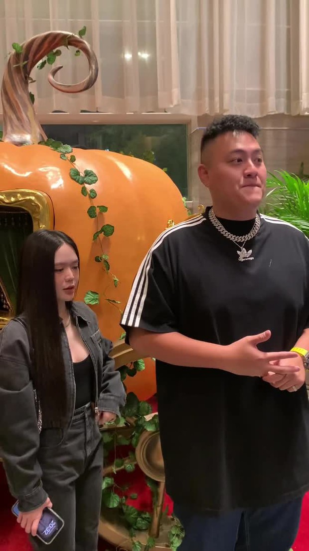 Thiếu gia nhà “ông trùm” điện tử dẫn vợ đi sự kiện, ghi điểm với hành động tinh tế - Ảnh 5.