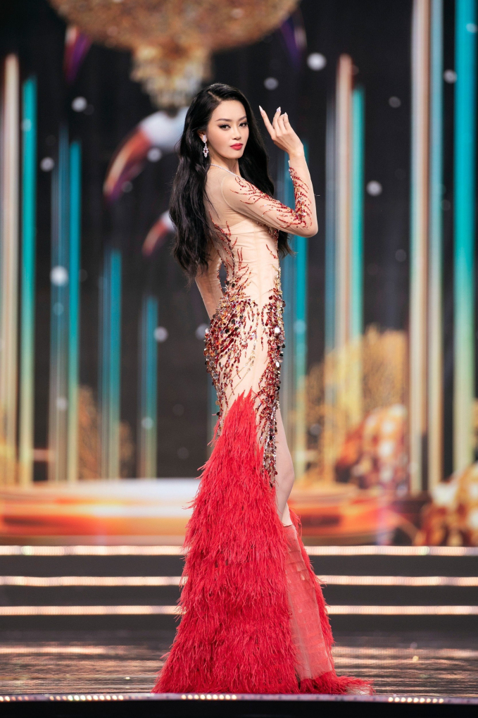 Á hậu Hồng Hạnh &quot;vấp&quot; 3 lần khi thi ứng xử: Xử lý thông minh pha lúng túng hay chiến lược ngay từ đầu! - Ảnh 4.