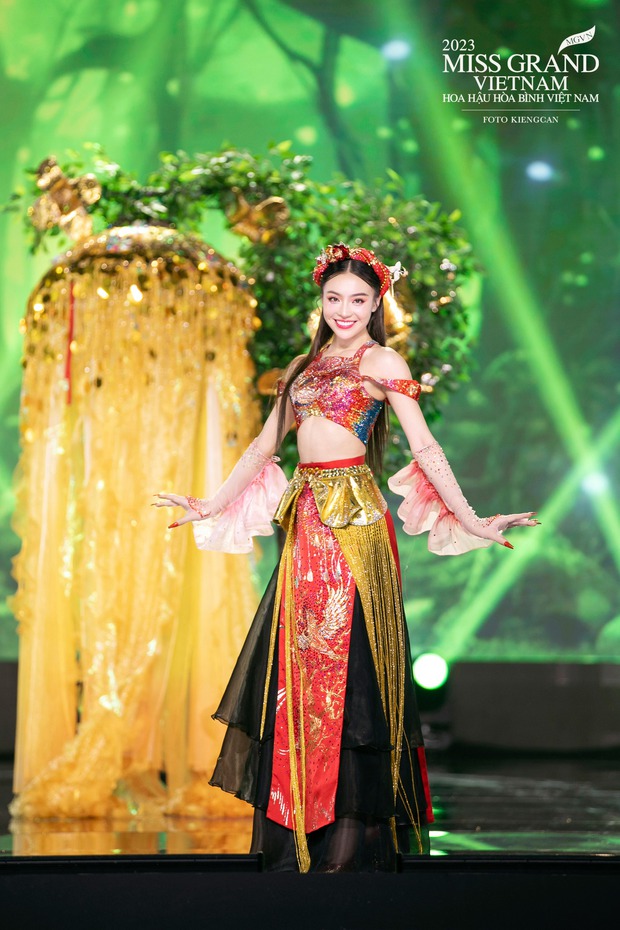 Hi hữu Chung kết Miss Grand Vietnam 2023: Thí sinh bị loại khỏi top 15 mừng đến vấp ngã khi trở lại top 10 - Ảnh 4.