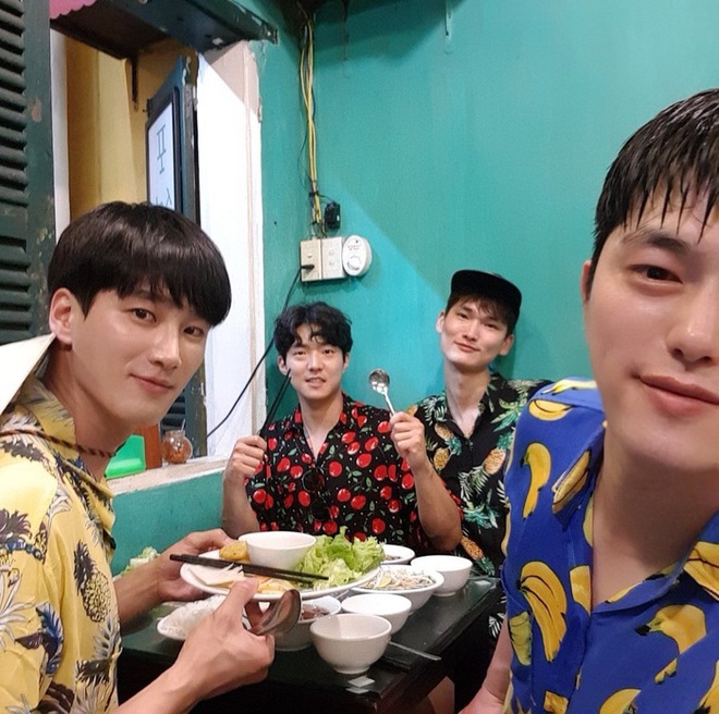 Hot lại loạt ảnh bạn trai Jisoo check in Đà Nẵng, độ u mê Việt Nam không thua kém người yêu siêu sao! - Ảnh 8.