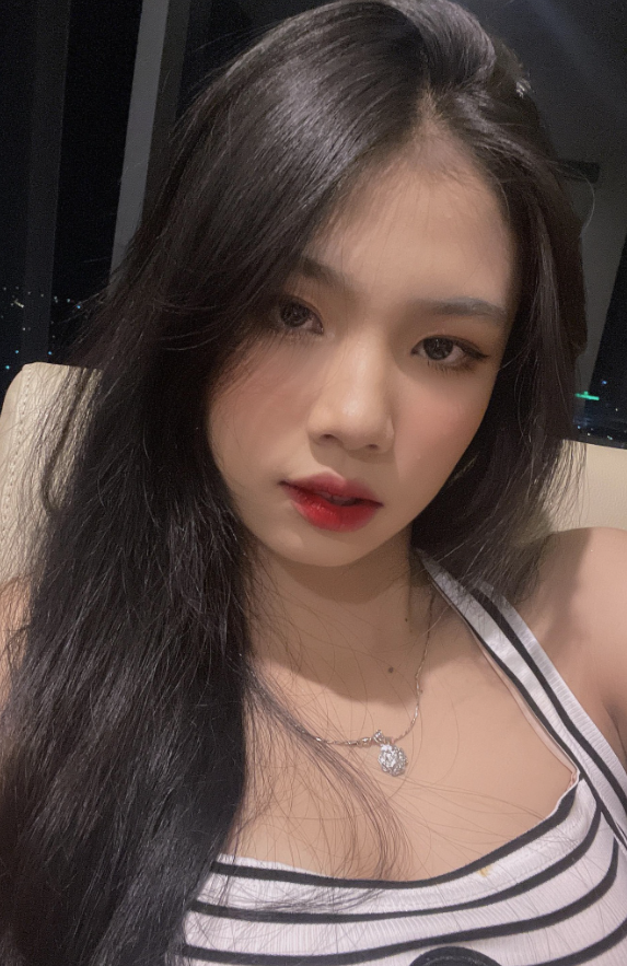 Streamer nổi tiếng chơi game bằng chân công khai bạn gái &quot;xinh như mộng&quot;, fan nam ghen tị ra mặt! - Ảnh 6.