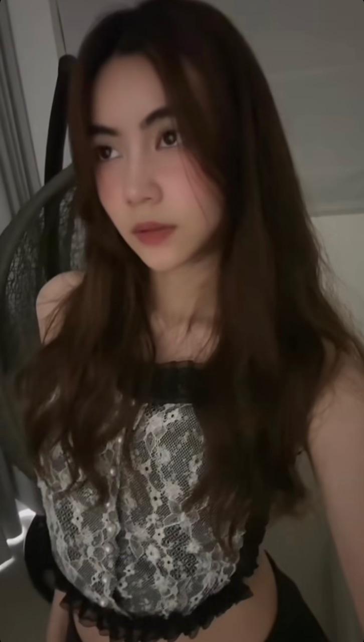 Con g&aacute;i &uacute;t 15 tuổi của Quyền Linh: Mặc gợi cảm khoe d&aacute;ng, nhan sắc v&agrave; thần th&aacute;i kh&aacute;c hẳn chị g&aacute;i - Ảnh 2.