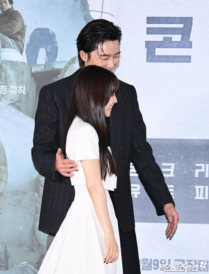 Cặp đôi bùng nổ visual được hóng nhất hiện tại, chênh lệch chiều cao quá lớn khiến netizen thích thú - Ảnh 5.