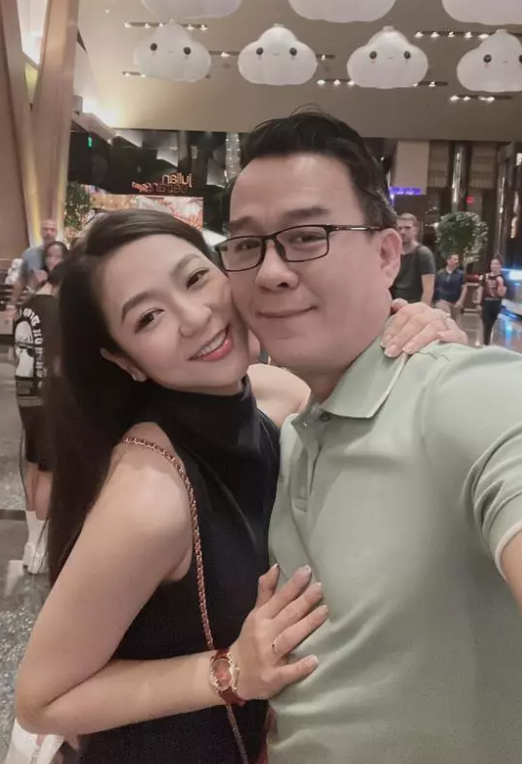 Hôn nhân ồn ào và 1001 câu nói đậm ngôn tình của "vua cá Koi" - Hà Thanh Xuân trước khi đường ai nấy đi - Ảnh 7. Hôn nhân ồn ào và 1001 câu nói đậm ngôn tình của "vua cá Koi" - Hà Thanh Xuân trước khi đường ai nấy đi - Ảnh 7.
